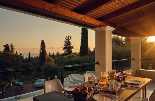 Kypseli Villa | Villa Castelletto heated pool jacuzzi
