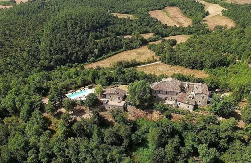 Umbertide House | Villa Cenobio C: A characteristic and welcoming studio apartment made of stone, with Free WI-FI.