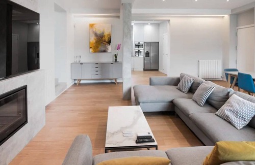 Castelldefels Villa | Villa cerca de Playa Castelldefels with Mountain View, Pool, Garden, Terrace, A/C & Wi-Fi