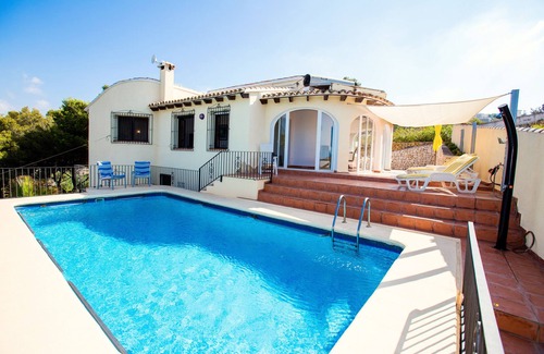 Paichi Villa | Villa Cezanne, Sea Views, private pool, breezes, WIFI, close to new ALDI