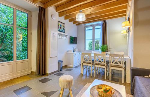 Baden Villa | Villa Château De Kergonano- dans l'Orangerie-4 by Interhome