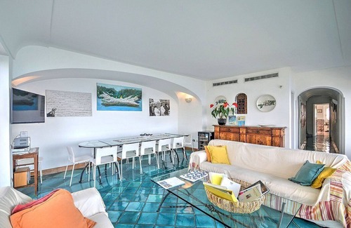 Arienzo Villa | Villa Cleopatra Grande: An elegant and welcoming two-story villa built sheer above the sea, with Free WI-FI.
