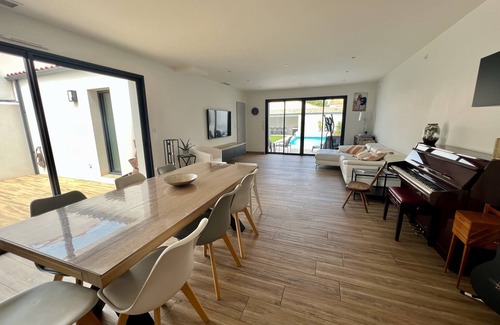Angoulins Villa | Villa Climatiséeavec Piscine Chauffee, Proche mer