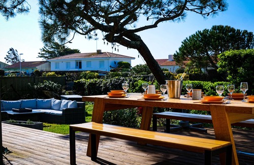 Chateau-d'Olonne Villa | Villa Colette - Bay of Cayola - 9 guests