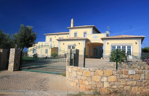 Calicos Villa | Villa Colibri heated pool, jacuzzi,cinema, air cond, games room,wifi,