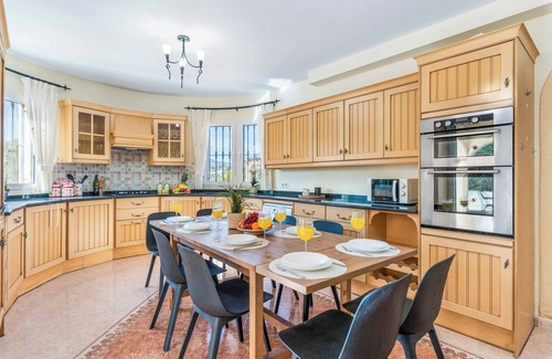 La Empedrola Villa | Villa Comodo - Six Bedroom Villa, Sleeps 14