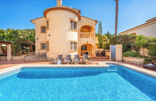 La Empedrola Villa | Villa Comodo - Six Bedroom Villa, Sleeps 14