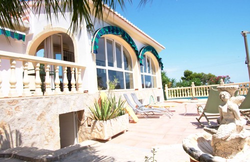 Denia Ski Chalet | Villa con 4 Dormitorios Para 8 Personas