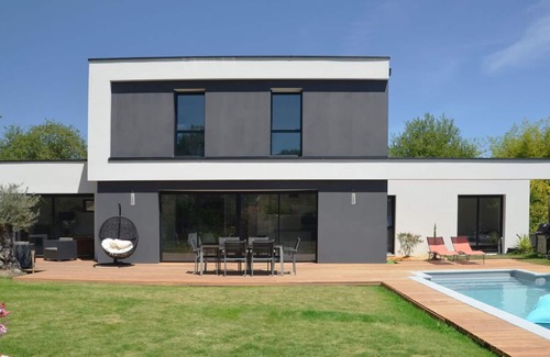 Sautron Villa | Villa Contemporaine Avec Piscine a Proximité Immédiate des Commerces