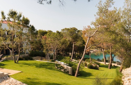 Cove Murtar Villa | Villa Contessa - Top 200 ultra luxury world villas, infinity pool, beachfront, sea view, family, stylish