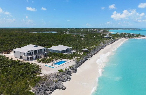 William's Town Villa | Villa Coral, Oceanfront/Beachfront w/Heated Pool, Large Footprint Designer Home
