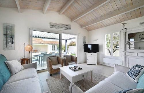 Sainte-Marie-de-Re House | Villa Coraly - piscine chauffée et jardin