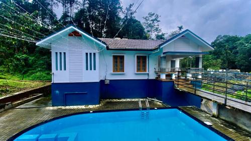 Kunnathidavaka House | Villa Cresta with Outdoor & Indoor pool 3bhk