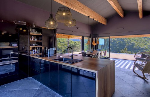 Sari-Solenzara Villa | Villa D'architecte Comme un nid D'aigle en Pleine Nature Entre mer et Montagne