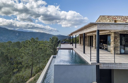 Sari-Solenzara Villa | Villa D'architecte Comme un nid D'aigle en Pleine Nature Entre mer et Montagne