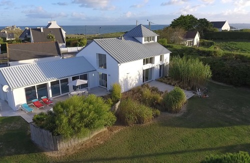 Cleder Villa | VILLA D'ARCHITECTE classée 5 ⭐️ AVEC PISCINE 30°-SPA à 2mn à pieds de la plage