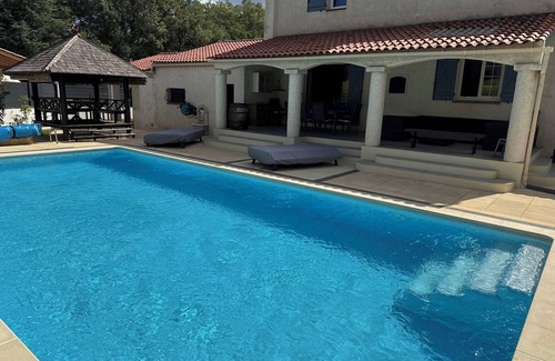 Forcalqueiret Villa | Villa de Charme En Provence