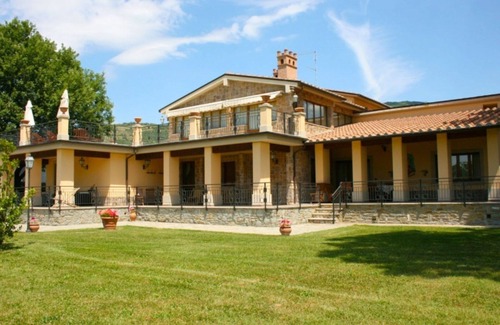 Castiglion Fiorentino Villa | Villa Del Portico. AC, Private pool. Pets allowed