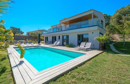 Giens Villa | Villa de la Madrague Vue Mer à 200m de la Plage sur La Presqu' île de Giens Sea and Mountain Pleasure