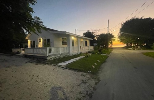 Rock Sound House | Villa De La Rose - A Stylish Escape! Enjoy sunset dinners.