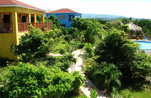Treasure Beach Villa | Villa de la Sable located on the edge of the sea with spectacular views