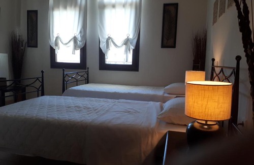 Dispilio House | Villa Del Lago Boutique Hotel