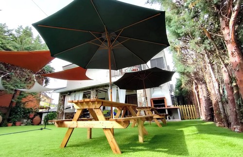 Navahermosa Villa | Villa 'Del Monte Casa Rural' with Mountain View, Wi-Fi and Air Conditioning