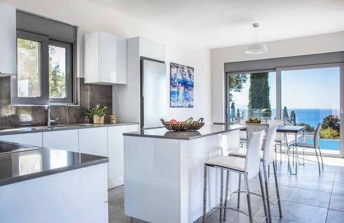 Vlachata Villa | Villa Della Luna - Three Bedroom Villa, Sleeps 6