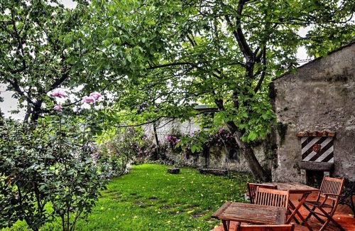 Calvanico Villa | Villa delle Signorine: An elegant and welcoming three-story villa situated in a quiet location, surrounded by a wonderful garden, with Free WI-FI.