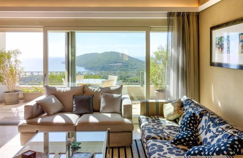 Lacona House | Villa di Sogno by Interhome