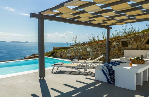Houlakia House | Villa Dios is a Traditional and Elegant Villa in Houlakia with a Private pool