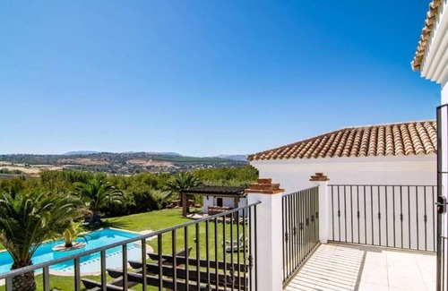 Ronda Villa | Villa 'El Arroyo Ronda' with Mountain View, Wi-Fi and Air Conditioning