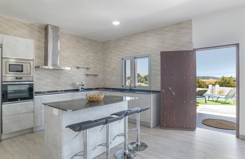 Barbate House | Villa 'El Olivar 2' with Mountain Views, Wi-Fi and Air Conditioning