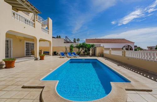 Callao Salvaje Villa | Villa El Yuka with heated pool