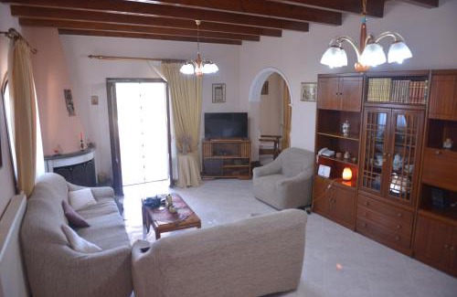 Agios Spyridon Corfu House | Villa Eleni Perithia BY CorfuEscapes