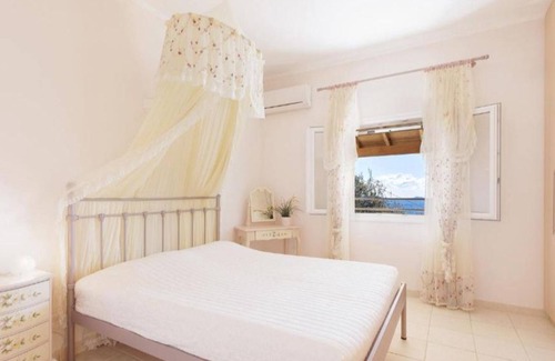Spartylas Villa | Villa 'Elia' with Sea View, Wi-Fi and Air Conditioning