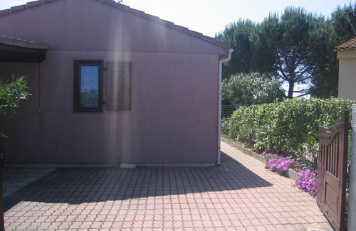 Vendres Villa | Villa Entouree D'un Jardin Arbore A LA MER A Vendres Plage