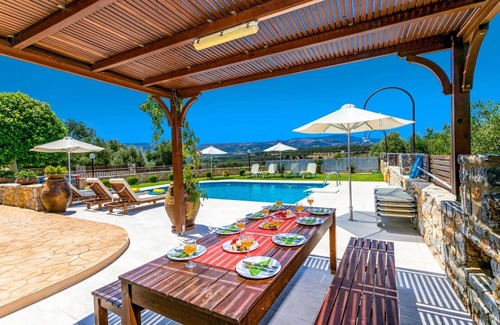 Houdetsi Villa | Villa Erato by Villa Plus