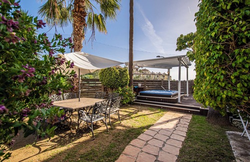 Mijas Ski Chalet | Villa Esmeralda - 6 Bedroom with Private Pool and Jacuzzi in Riviera del Sol