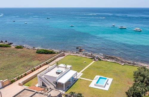 Marina di Felloniche Villa | Villa Eva Luxury, on the sea of santa Maria di Leuca Salento .heated pool.