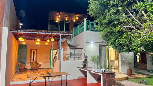 Tameslouht Villa | Villa familiale avec piscine privée, jardin spacieux et vue Atlas