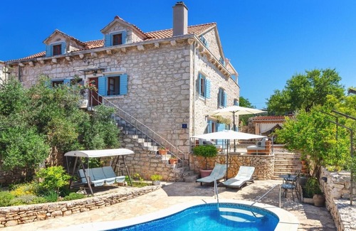 Milna (Brac) Villa | Villa Finka, Brac Island, Coastal Villa with Pool