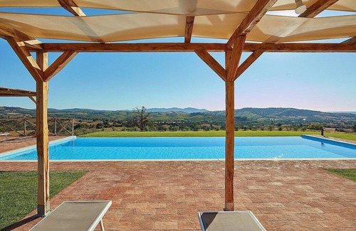Grosseto Villa | Villa Flores: An elegant and welcoming two-story villa located on top of a small hill, with Free WI-FI.