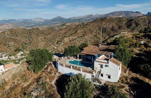 Canillas de Aceituno Villa | Villa for up to 8 persons with fantastic mountain views & private swimming pool