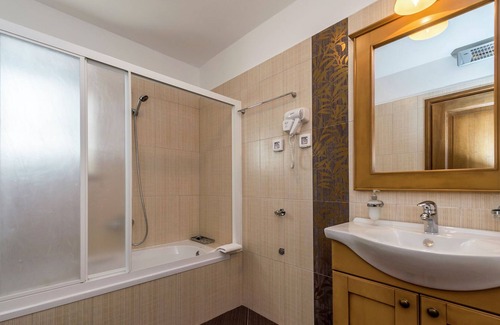 Kringa Cottage | Villa for up to 8 persons, with private garden and pool
