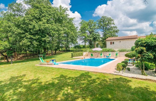 Kringa Cottage | Villa for up to 8 persons, with private garden and pool
