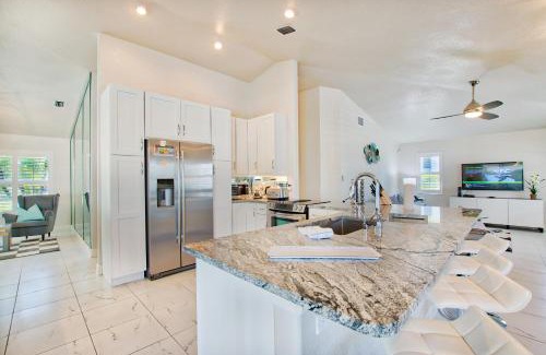 Pelican Villa | VILLA FOUR PALMS - 3 BEDS - 2 BATHS - 6 GUESTS - GULF ACCESS & POOL - INCL.10% OFF BOAT RENTAL