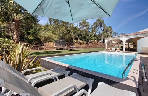 Foz do Arelho Villa | Villa 'Foz Fancy Fun' with Mountain View, Wi-Fi and Air Conditioning