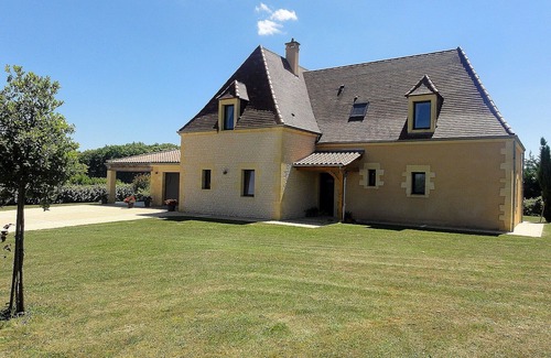Saint-Crepin-et-Carlucet Villa | Villa with heated indoor pool