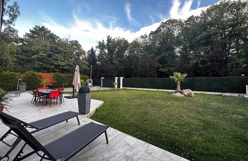 Saint-Fargeau-Ponthierry Villa | Villa with US Ranch-style games room